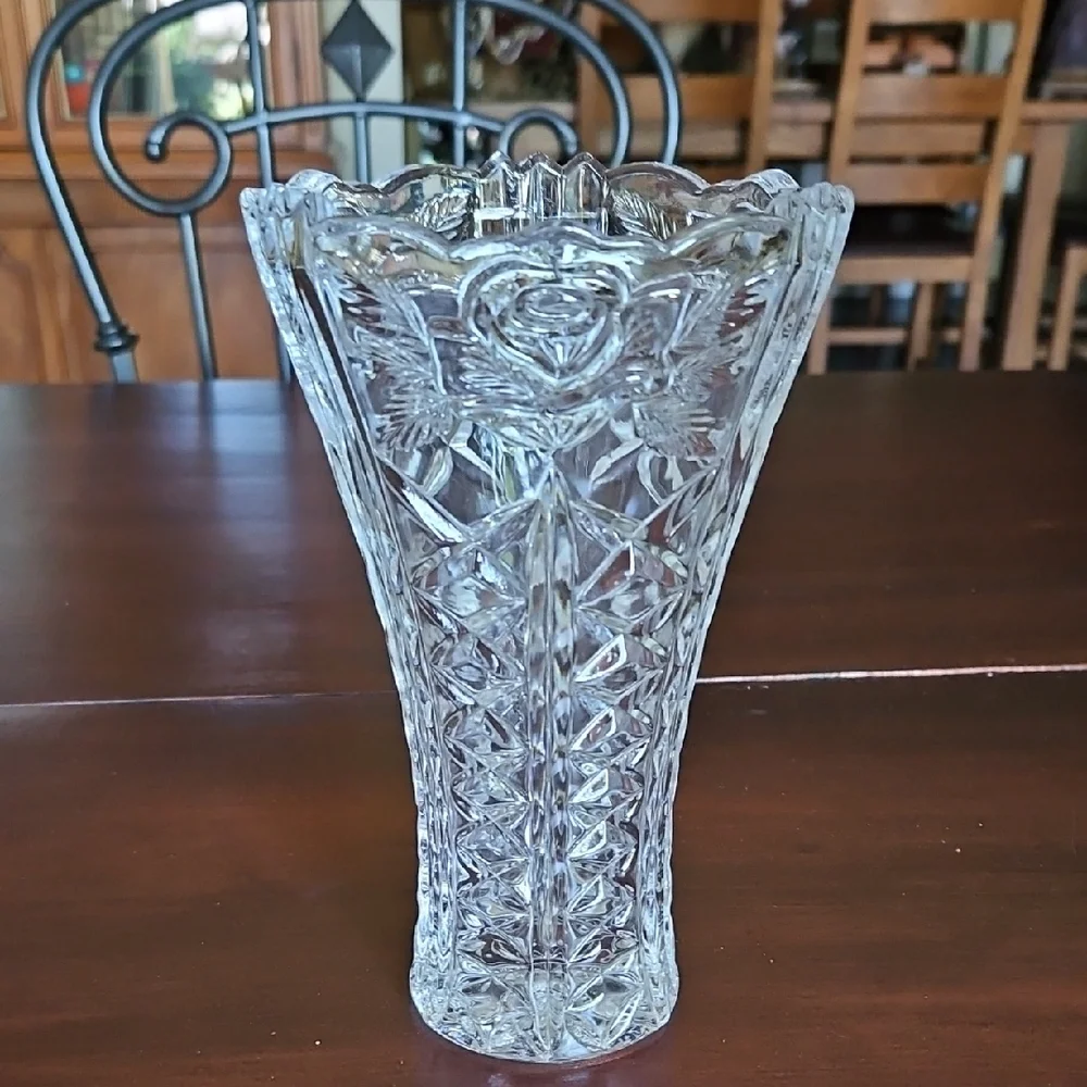 Elegant Crystal Rose Embelished Vintage Vase for Your Floral Arrangements